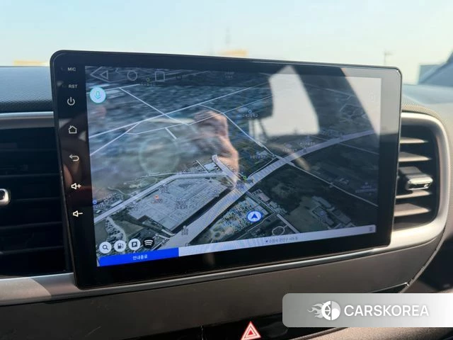 Hyundai Venue 2022 Серебристо-серый из Кореи, фото 4