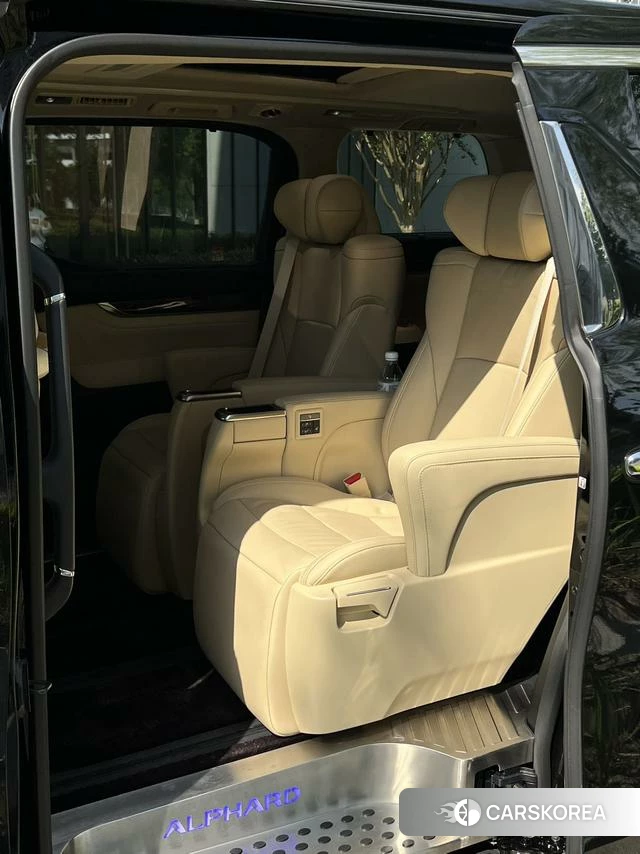 Toyota Elfa 2023 Черный из Китая, фото 4