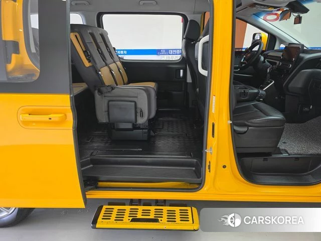 Hyundai Staria 2022 Желтый из Кореи, фото 4