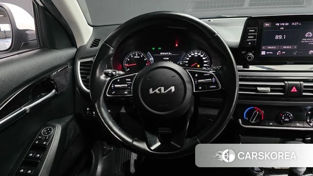 Kia Seltos 2022 Белый из Кореи, фото 4