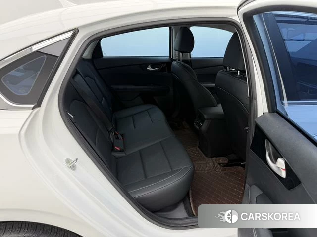 Kia K3 2022 Белый из Китая, фото 4