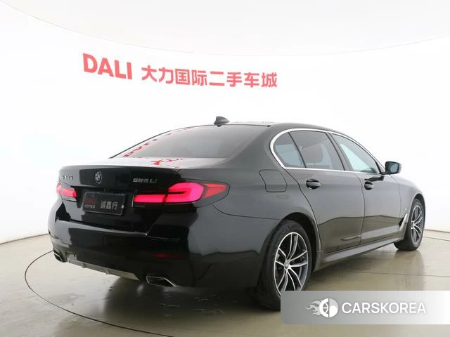 BMW 5 series 2022 Черный из Китая, фото 4