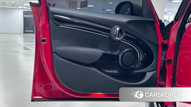 Mini Cooper 2023 Красный из Кореи, фото 4