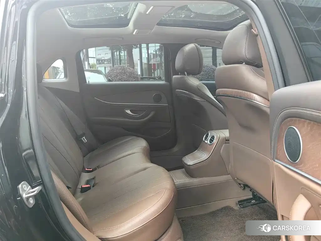 Mercedes-Benz E-Class 2022 Черный из Китая, фото 4