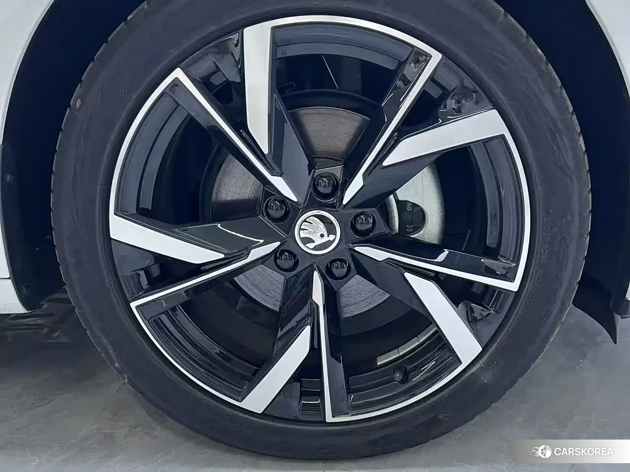Skoda Octavia 2024 Белый из Китая, фото 4