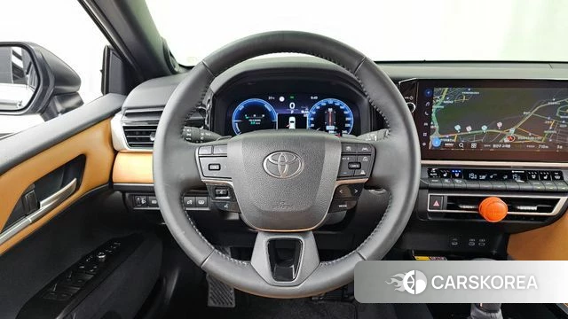 Toyota Camry (XV80) 2025 Серебристо-серый из Кореи, фото 4