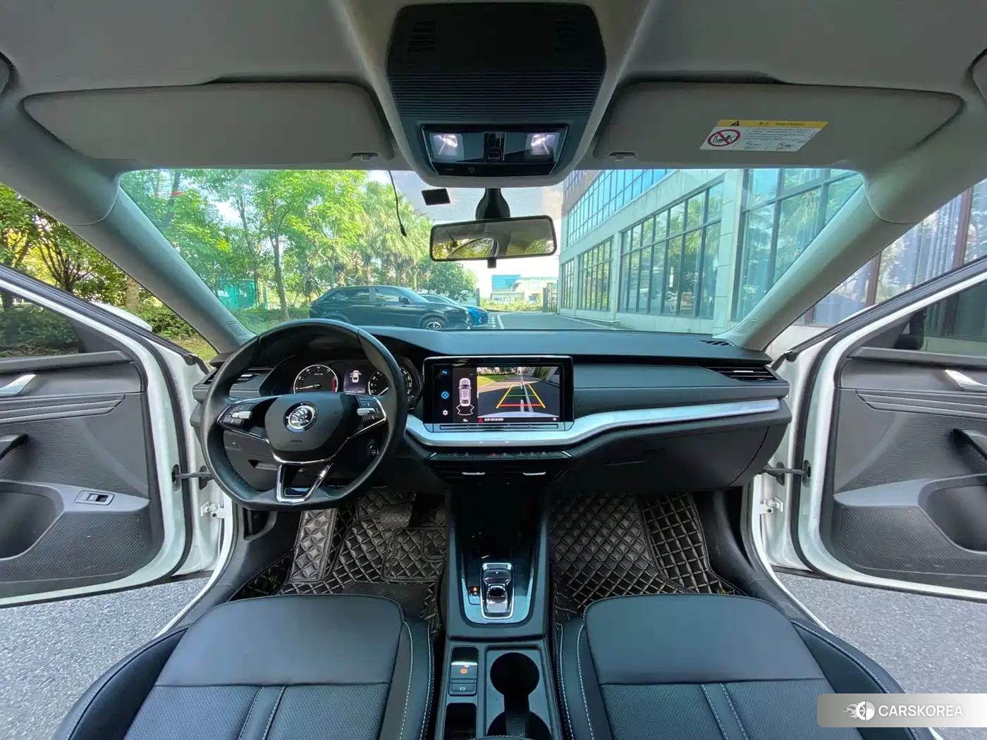 Skoda Octavia 2023 Белый из Китая, фото 4