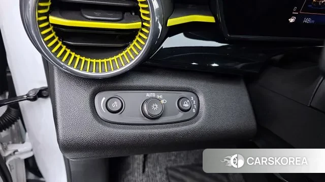 Chevrolet (GM Daewoo) Trax Crossover 2023 Белый из Кореи, фото 4