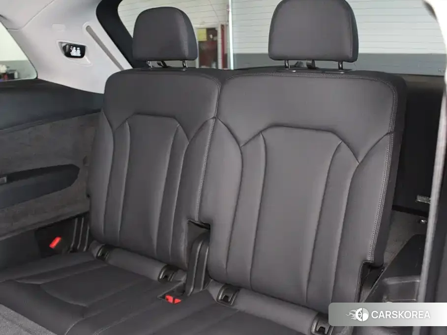 Audi Q7 2023 Черный из Китая, фото 4