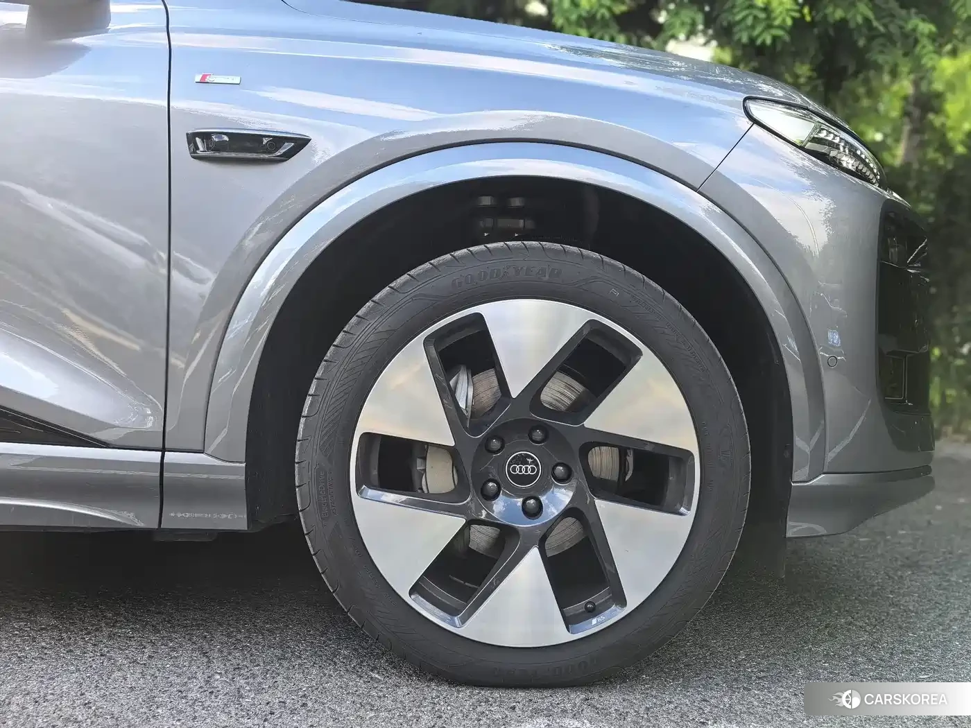 Audi Q6L e-tron 2025 Silver/gray из Китая, фото 4