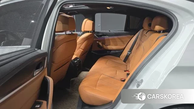 BMW 5 Series (G30) 2023 Белый из Кореи, фото 4