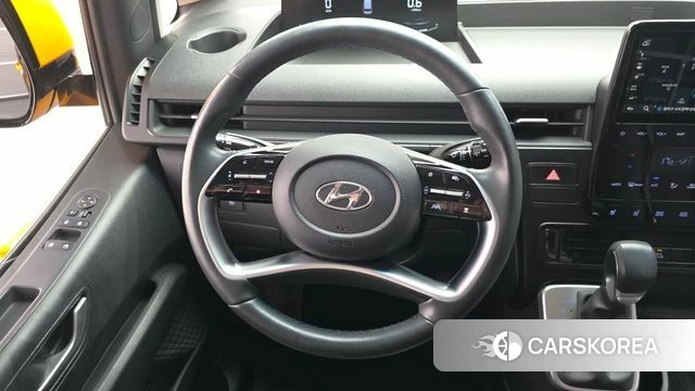 Hyundai Staria 2023 Желтый из Кореи, фото 4