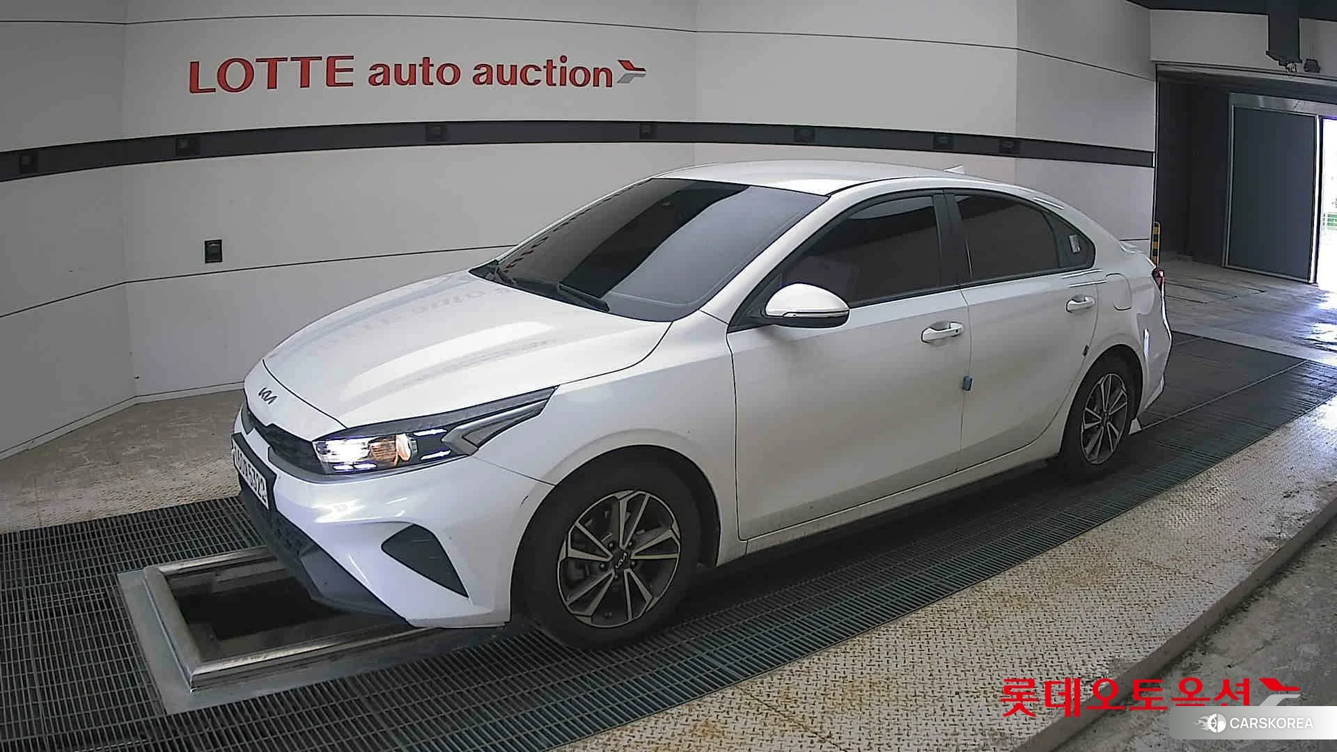 Kia K3 2022 Snow White Pearl из Кореи, фото 4