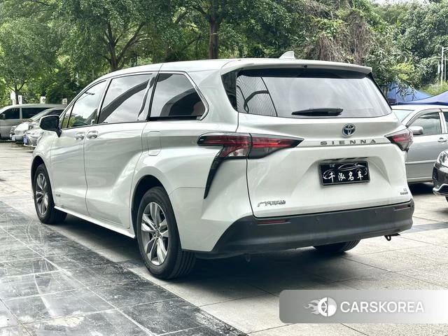 Toyota Saina 2024 Белый из Китая, фото 4