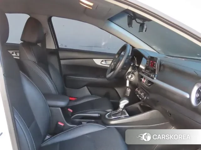 Kia The New K3 2nd generation 2022 Белый из Кореи, фото 4