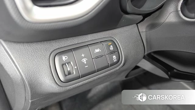 Hyundai Venue 2021 Серебристо-серый из Кореи, фото 4