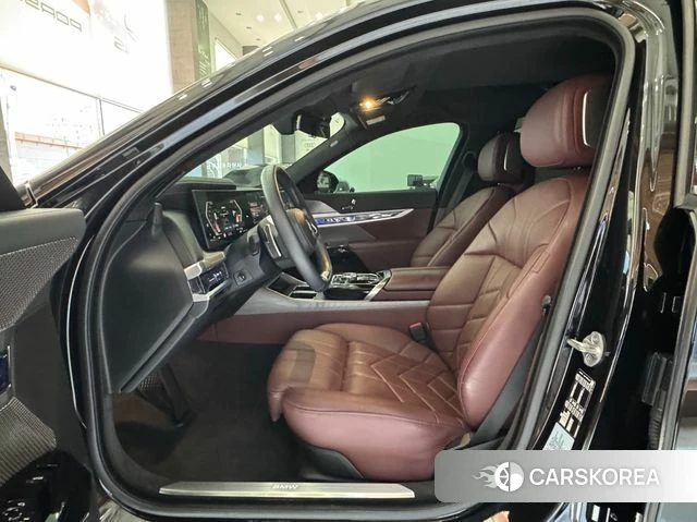 BMW 7 Series (G70) 2023 Черный из Кореи, фото 4
