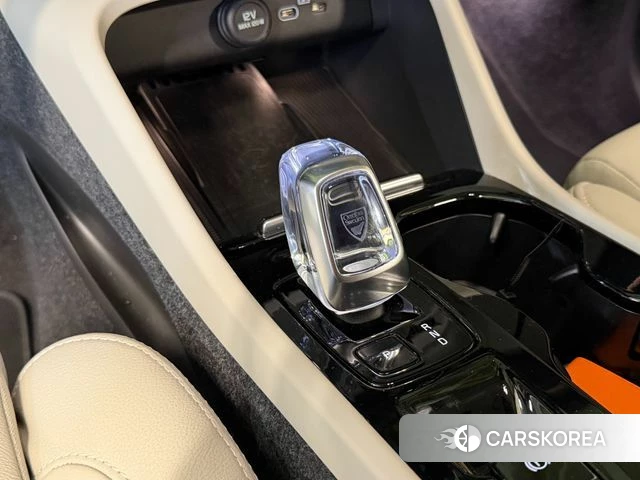 Volvo XC40 2024 Белый из Кореи, фото 4