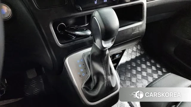 Hyundai Staria 2024 Серебряный из Кореи, фото 4