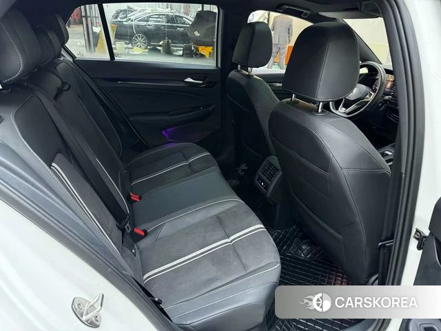 Volkswagen Golf 2023 Белый из Китая, фото 4