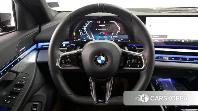 BMW 5 Series (G60) 2025 Черный из Кореи, фото 4