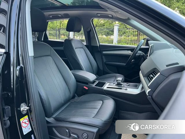 Audi Q5L 2021 Черный из Китая, фото 4