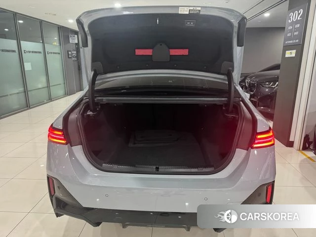 BMW 5 Series (G60) 2024 Светло-серебряный цвет из Кореи, фото 4
