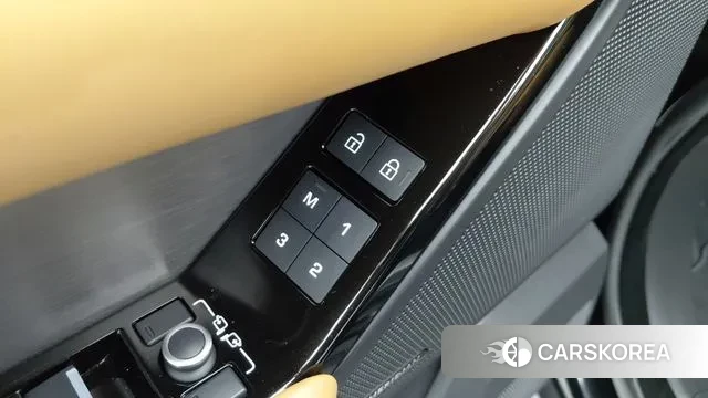 Land Rover Range Rover Velar 2023 Черный из Кореи, фото 4