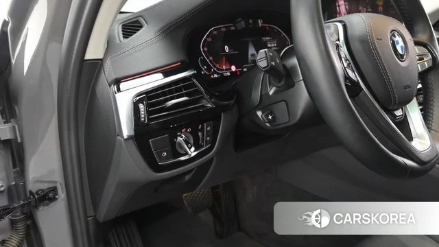 BMW 5 Series (G30) 2022 Серебристо-серый из Кореи, фото 4