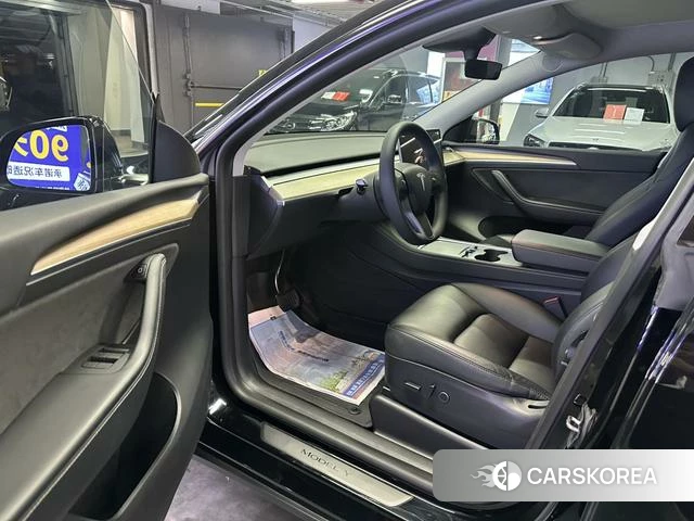 Tesla Model Y 2023 Черный из Китая, фото 4