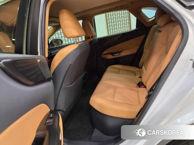 Lexus NX350h Second generation 2024 Жемчужный цвет из Кореи, фото 4