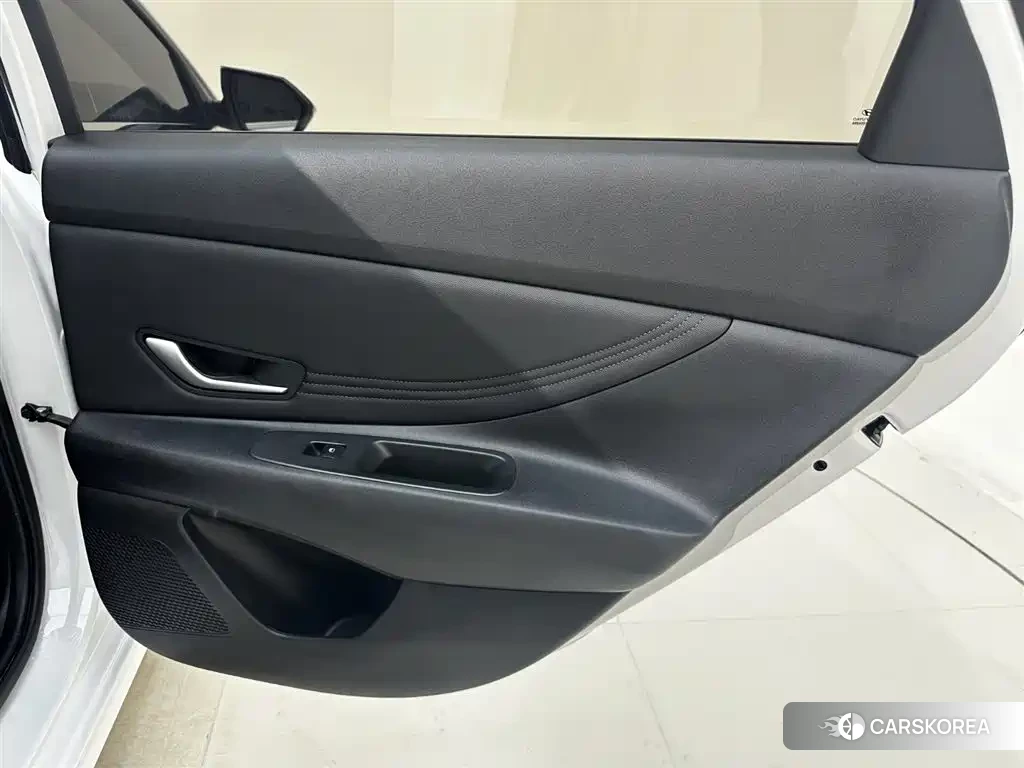 Hyundai Elantra 2023 Белый из Китая, фото 4