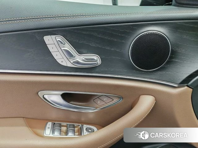 Mercedes-Benz E-class (imported) 2021 Черный из Китая, фото 4