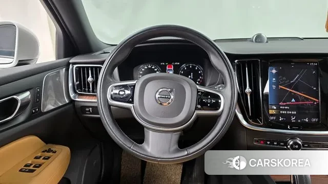 Volvo V60 Cross-Country 2nd Generation 2020 Белый из Кореи, фото 4