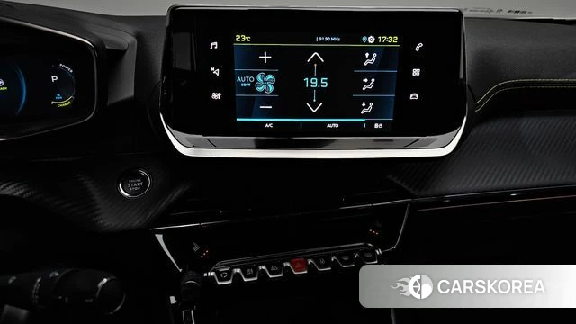 Peugeot e-2008 second generation 2023 Белый из Кореи, фото 4