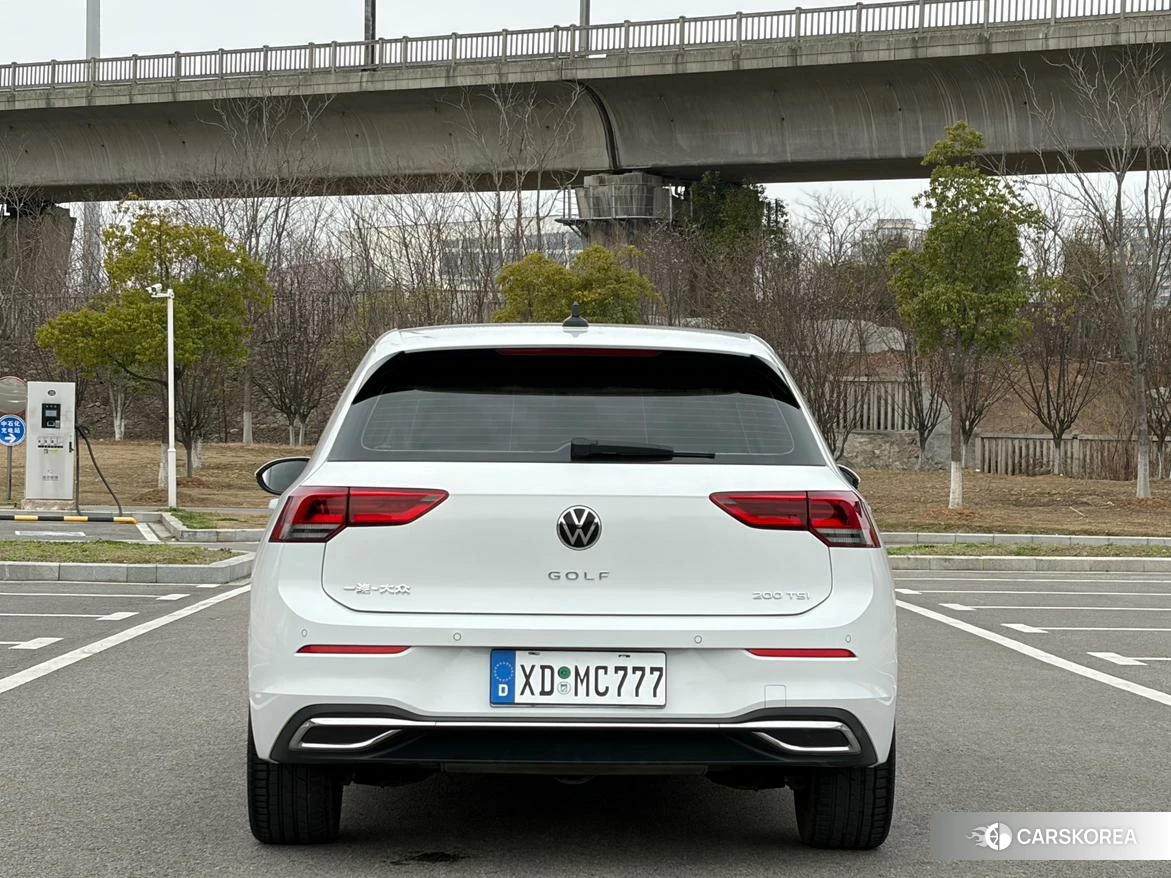 Volkswagen Golf 2022 Белый из Китая, фото 4