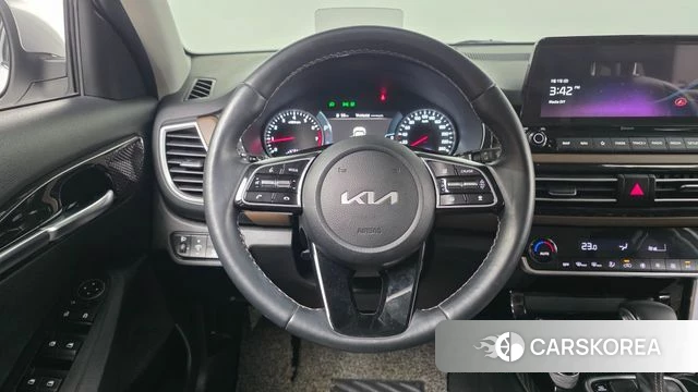 Kia Seltos 2022 Белый из Кореи, фото 4