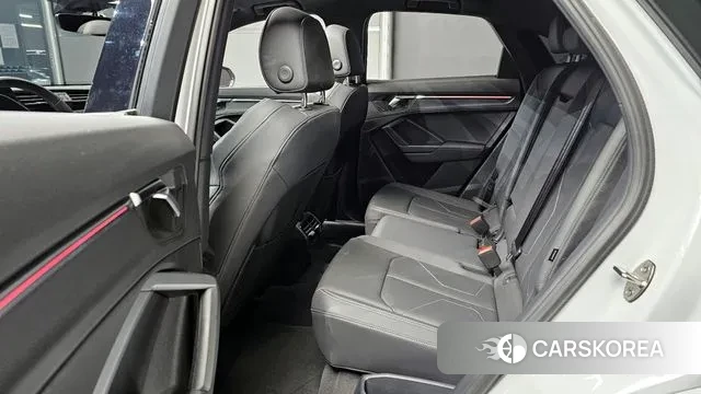 Audi Q3 (F3) 2023 Белый из Кореи, фото 4