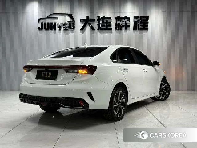 Kia K3 2022 Белый из Китая, фото 4