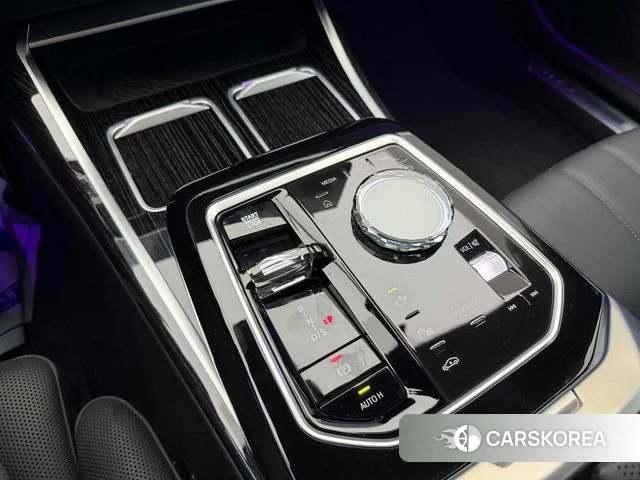 BMW 7 Series (G70) 2025 Небесно-голубой из Кореи, фото 4