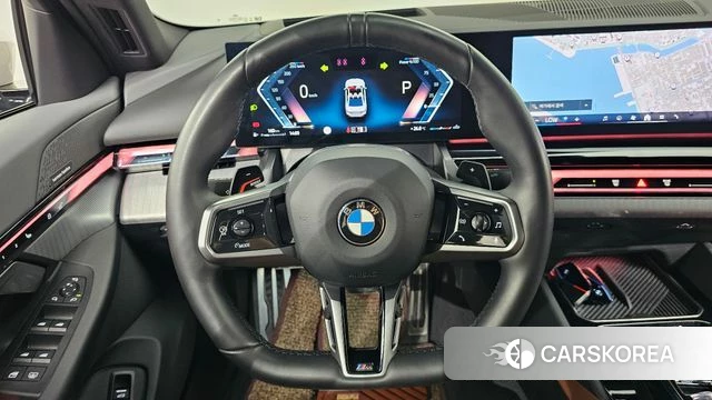 BMW 5 Series (G60) 2023 Белый из Кореи, фото 4