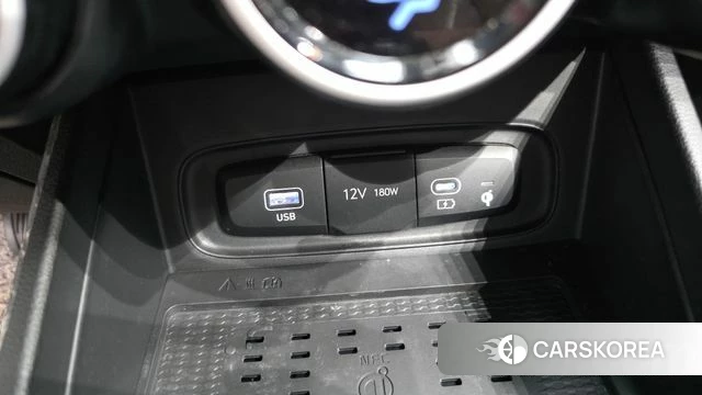 Hyundai Venue 2023 Белый из Кореи, фото 4