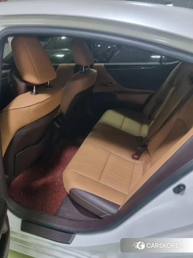 Lexus ES300h 7th generation 2020 Белый из Кореи, фото 4