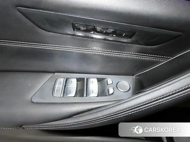 BMW 5 Series (G30) 2023 Белый из Кореи, фото 4
