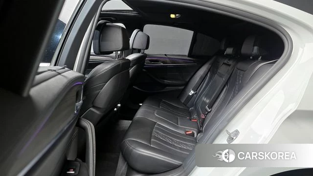 BMW 5 Series (G30) 2018 Белый из Кореи, фото 4