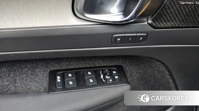 Volvo XC40 2022 Светло-серебряный цвет из Кореи, фото 4