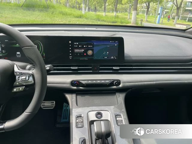 GAC Trumpchi Shadow Leopard 2025 Серебристо-серый из Китая, фото 4
