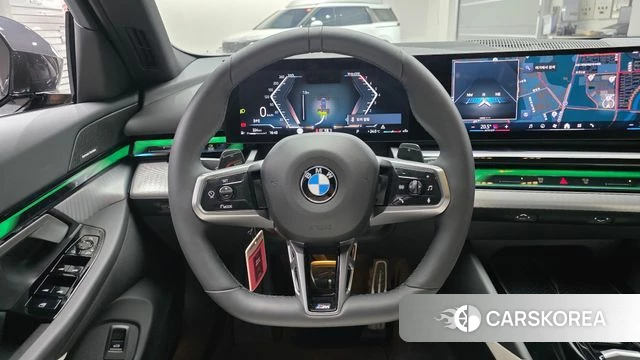BMW 5 Series (G60) 2025 Серый из Кореи, фото 4