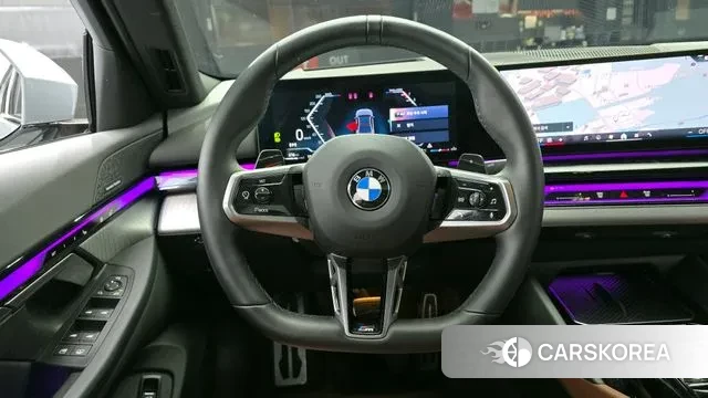 BMW 5 Series (G60) 2024 Серебристо-серый из Кореи, фото 4