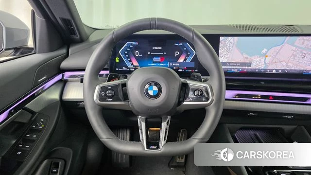 BMW 5 Series (G60) 2025 Цвет галактики из Кореи, фото 4